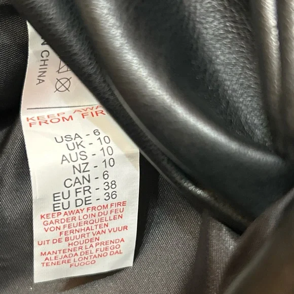 Nasty Gal Faux Leather Cropped Top Crossover Twisted Front Size 6 Black - Picture 10 of 11